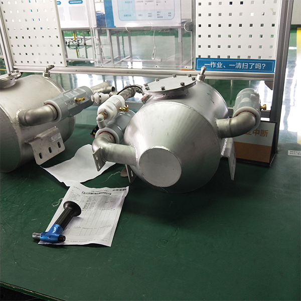 火車（動(dòng)車)DN50夾管閥應(yīng)用0d.jpg